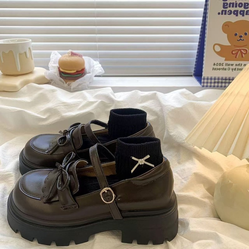 Scarpe in pelle verniciata da  - Luxury Lifestyle recensione e prezzo