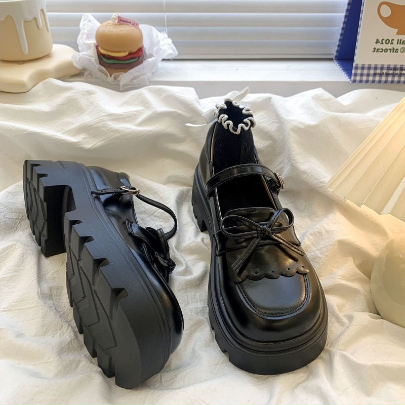 Scarpe in pelle verniciata da  - Luxury Lifestyle recensione e prezzo